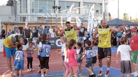 Victorie înainte de Jocurile Europene de la Baku pentru naționala României de baschet 3x3, în primul turneu Sport Arena Streetball din 2015. 20 de copii și-au îndeplinit o dorință, alături de Virgil Stănescu