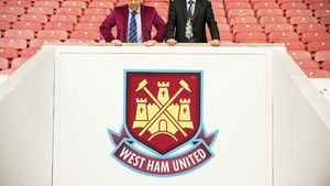 "Zona roșie", tot mai prezentă în fotbal. Cum au făcut o avere de sute de milioane de euro cei doi patroni ai lui West Ham United