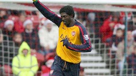 Manchester City negociază cu Arsenal pentru Adebayor!