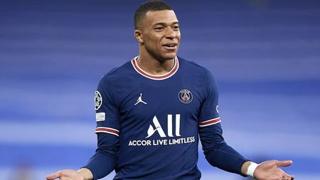 Fanii lui Real Madrid nu l-au iertat pe Kylian Mbappe nici înaintea finalei Ligii Campionilor cu Liverpool! Ce i-au transmis aceștia francezului | FOTO