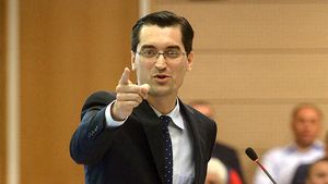 Florin Prunea e categoric: „Răzvan Burleanu are deja în cap o altă soluție de selecționer. Nu îi convine acum să danseze după cum îi va cânta Edi Iordănescu!” EXCLUSIV