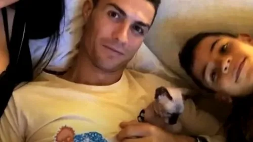 Asta da viață de felină! Pisica lui Cristiano Ronaldo și a Georginei Rodriguez a fost călcată de o mașină și celebrul cuplu a trimis-o pentru tratament în Spania, la bordul unui avion privat!