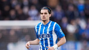 Imagini șocante cu Ianis Hagi, filmate la ieșirea de pe gazon în meciul Alaves - Las Palmas! Cum a izbucnit românul când a fost schimbat