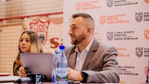 Suntem țara echipelor desființate! Deținătoarea bronzului național în baschetul feminin s-a retras din campionat! Cum motivează șeful sătmărencelor decizia