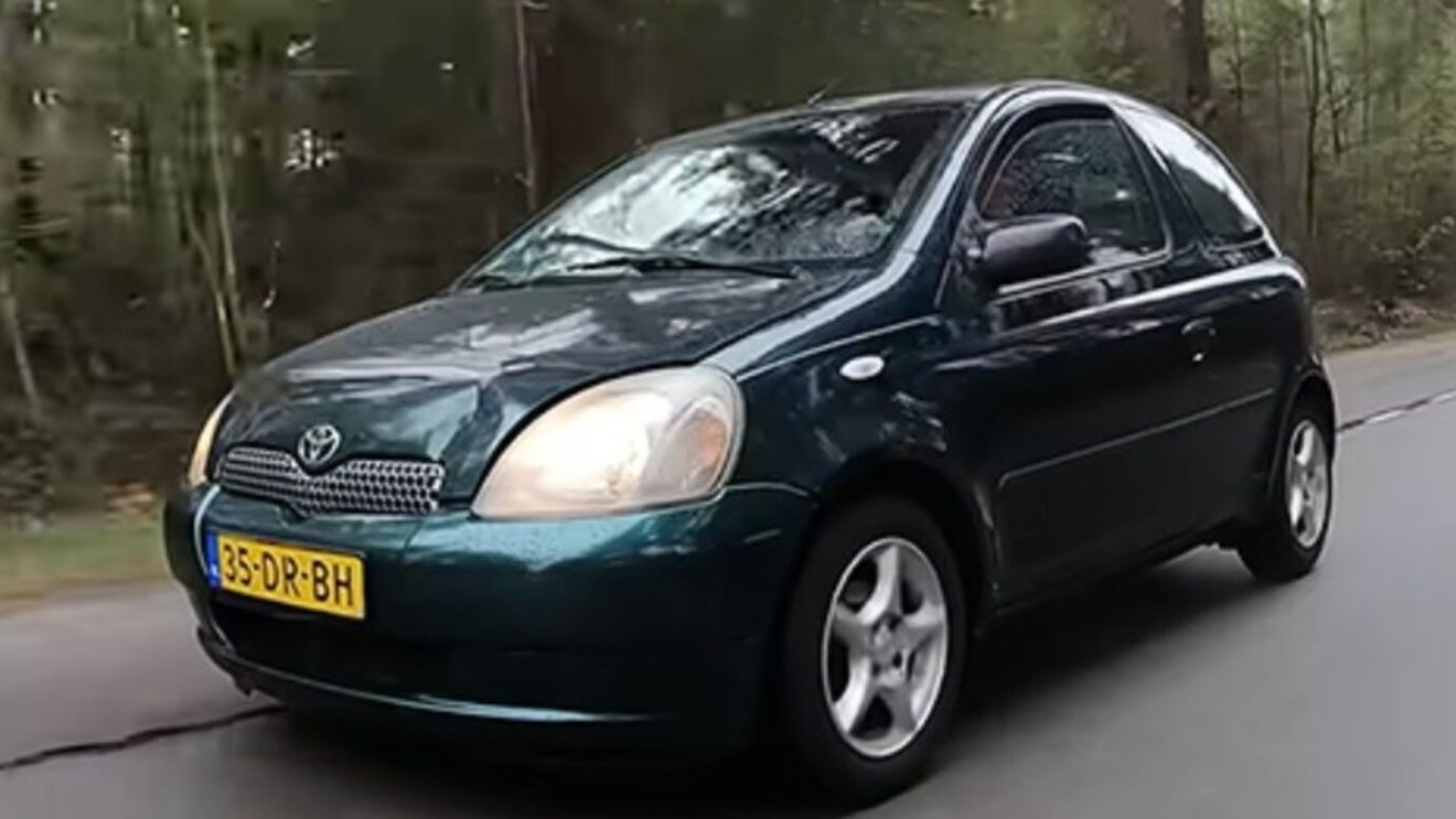 Cum a ajuns să arate Toyota Yaris cu care un bărbat a parcurs 454.408 de kilometri