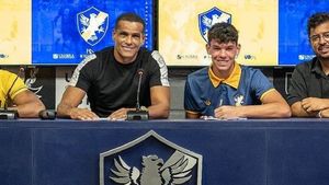 Încă un urmaș al lui Rivaldo în fotbal. Clubul cu care a semnat fiul fostului campion mondial, fratele lui Rivaldinho