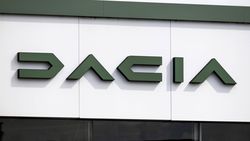 Reacția spaniolilor după ce șefa DACIA a avertizat că normele UE cresc enorm prețul mașinilor