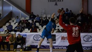 CSM București remizează cu Știința Bacău și intră în play-off de pe locul cinci. Miercuri se decide "țintarul" sferturilor: locurile 1-4 se joacă, 5-8 sunt "bătute în cuie"