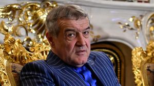 Gigi Becali a sunat moderatorul unei emisiuni TV şi i-a dat numărul lui pentru un antrenor pe care l-a văzut vorbind: „Mi-a transmis să îl sun"