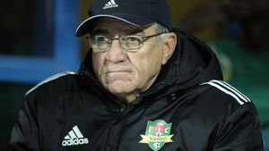 Hizo, decepționat de arbitrajul lui Unimătan:** "S-a făcut că nu vede penalty-ul"