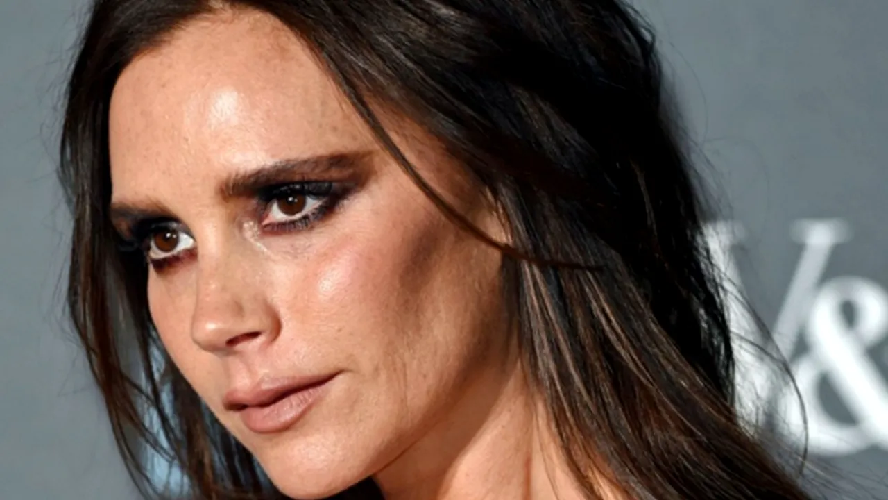 FOTO | Victoria Beckham a ajuns de nerecunoscut. Specialiștii i-au recomandat să mai ia în greutate pentru a încetini procesul de îmbătrânire