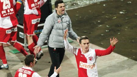 Badea schimbă garda! **Vezi ce se pregătește la Dinamo!