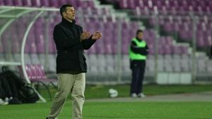 Sabău vrea să îi împace pe fani: **'Vor spectacol, riscăm cu Dinamo'