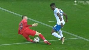 Penalty clar neacordat de către Istvan Kovacs pentru FCSB în meciul cu Farul! Sistemul VAR a intervenit și a îndreptat greșeala arbitrului | VIDEO