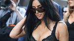 Kim Kardashian, apariție fără inhibiții la Monaco. Și-a arătat bustul generos după ce a venit direct de pe iaht la Marele Premiu de Formula 1