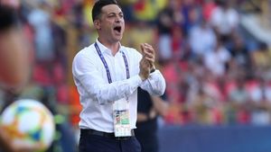 Un oficial FRF a dezvăluit soluția surprinzătoare a lui Mirel Rădoi pentru postul de fundaș dreapta la națională: "E unul dintre cei mai buni!"