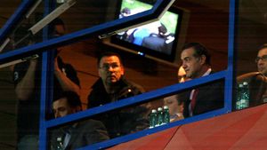 Loja cu "de toate" din Ghencea!** Becali i-a spus lui Niculae ce a pierdut pentru că a ales să stea în tribună: 'Aveam caviar și șaorma' :)