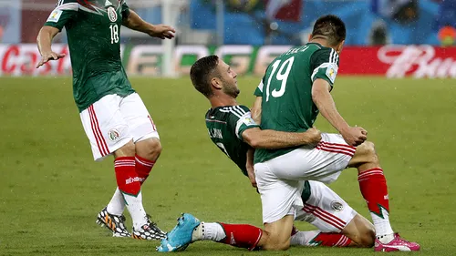 Trei reușite, un singur gol. Mexic - Camerun 1-0, după un meci făcut praf de brigada de arbitri 