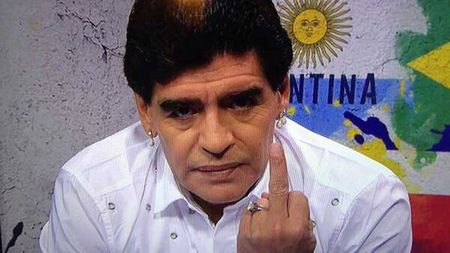 Gest obscen al lui Maradona, la adresa președintelui federației argentiniene. Victoria chinuită cu Iran a aprins spiritele la Buenos Aires: "Am câștigat abia după ce a plecat piaza rea"  