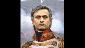 "Bună seara, bună seara, bine v-am găsit!"** SHOW Ã¡ la Mou' VIDEO Vezi melodia dedicată 'Dumnezeului Mourinho'