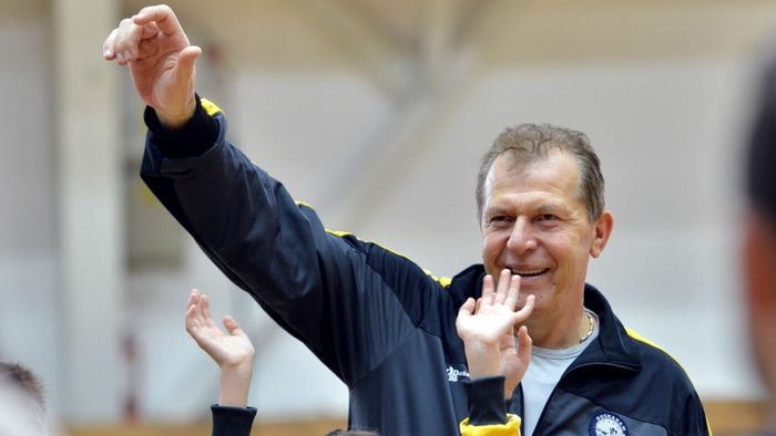 La ce bun? Asta da ironie a sorții: președintele Klaus Iohannis l-a decorat post-mortem pe Helmut Duckadam cu Ordinul Național „Steaua României”, în grad de Cavaler