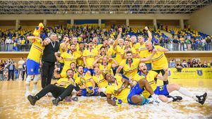 Nebunie la Brașov. Corona a întrerupt hegemonia Arcadei Galați în Divizia A 1 de volei! Noua campioană este o echipă „de autor". Creația lui Laurențiu Lică