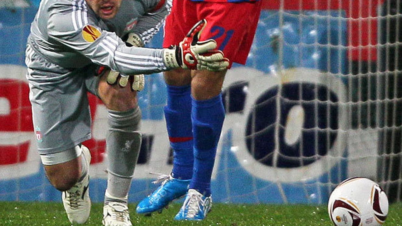 VIDEO Ce au în comun Steaua și Arsenal?** Pe "eroul" Reina! :) Vezi cum i-a ajutat și pe "tunari" să facă 1-1