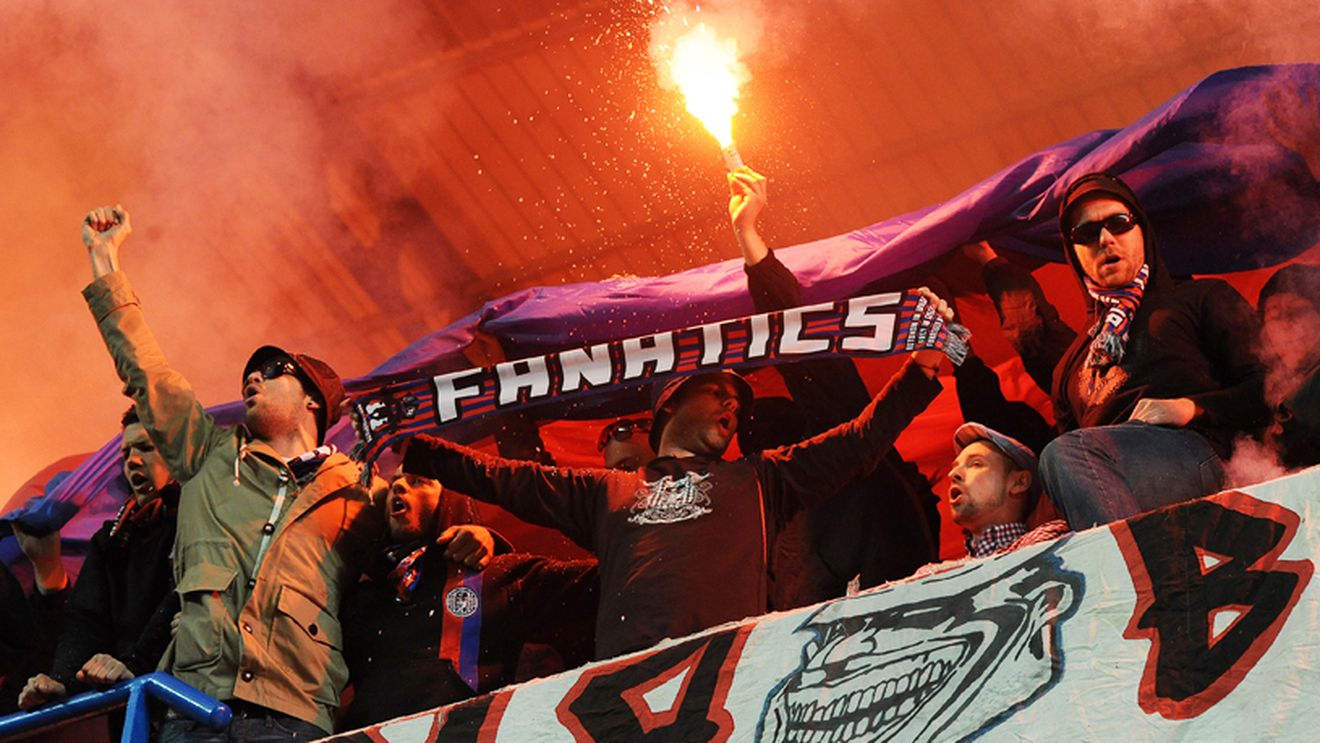 Protest inedit în Elveția! FOTO - Fanii lui Basel s-au dus aproape dezbrăcați la ultimul meci al favoriților