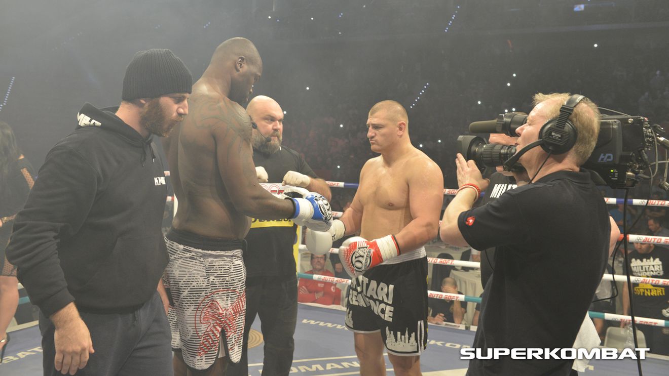 Adevărul despre meciul cu cântec Moroșanu - Jackson. "Ne-au mințit! L-am suspendat pe viață!" Ce palmares avea americanul