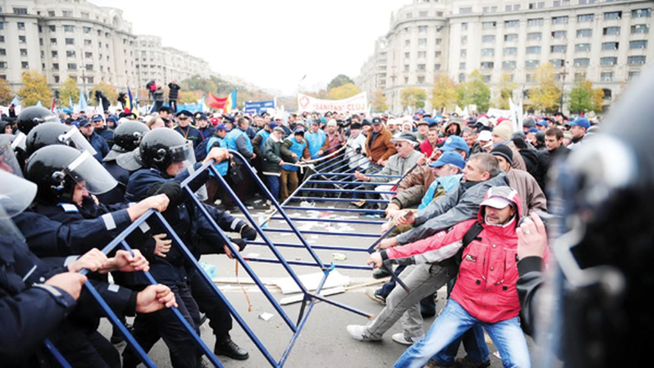 Ultrași sindicaliști! **Șase fani steliști au fost reținuți la proteste antiguvernamentale
