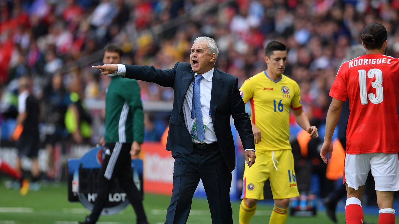 Generalul spune că nu a ordonat pasul în spate. Iordănescu: "Am cerut echipei să nu ne retragem". De ce a ales să facă patru schimbări față de meciul cu Franța și planul pentru Nicușor Stanciu