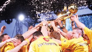 VIDEO SHOW total la Galați!** ProSport le-a oferit inele de campioni celor de la Oțelul! Giurgiu a aflat de la Dan Filoti că va fi titular cu Bosnia! :) Trofeul e la gălățeni