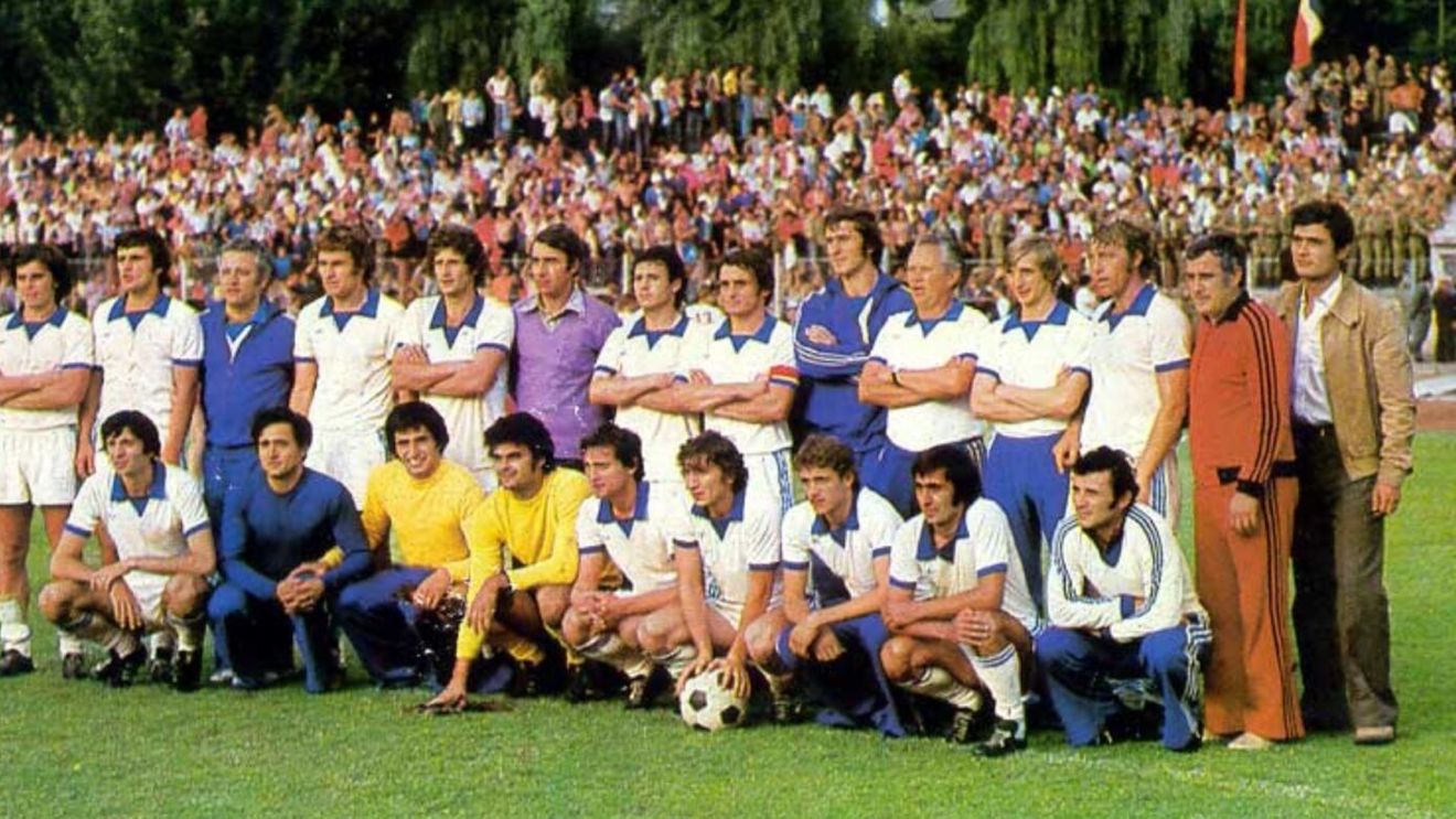 "Dă-le dracului de puşti, țărane, le lăsăm unde-o fi şi plecăm". Fotbaliştii români au lăsat armele şi au fugit la meci: "Un pompier striga după noi"