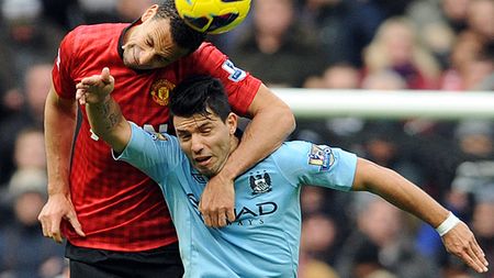 Twitter-ul a înnebunit Anglia!** Un puști de 15 ani a fost arestat după un comentariu din timpul derby-ului din Manchester