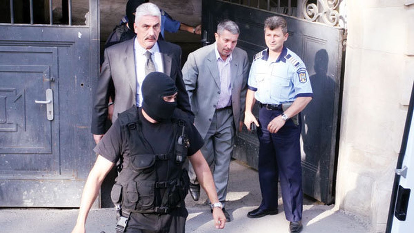 EXCLUSIV** Porumboiu spune că n-a fost citat de DNA: "Am discutat cu Avram doar despre cele 12 puncte pierdute din cauza arbitrilor"