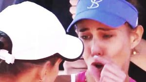 Mihaela Buzărnescu a izbucnit în lacrimi după ce a fost jignită de adversară la Melbourne! Scene fără precedent în tenis | VIDEO