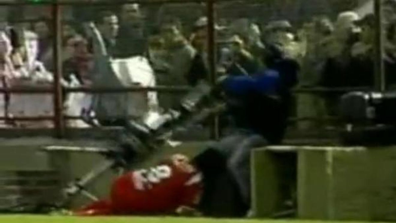 VIDEO Vezi ce s-ar putea întâmpla dacă FIFA va introduce proba video în arbitraj! :)