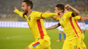 Florin Andone, dublă sărbătoare! Atacantul naționalei "s-a lăsat prins" într-o poză de familie alături de iubita sa! Ce mesaj are pentru suporteri