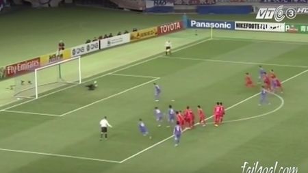 "Înger" decăzut! VIDEO Ce pățește acest portar la doar 30 de secunde după ce sărbătorește apărarea unui penalty