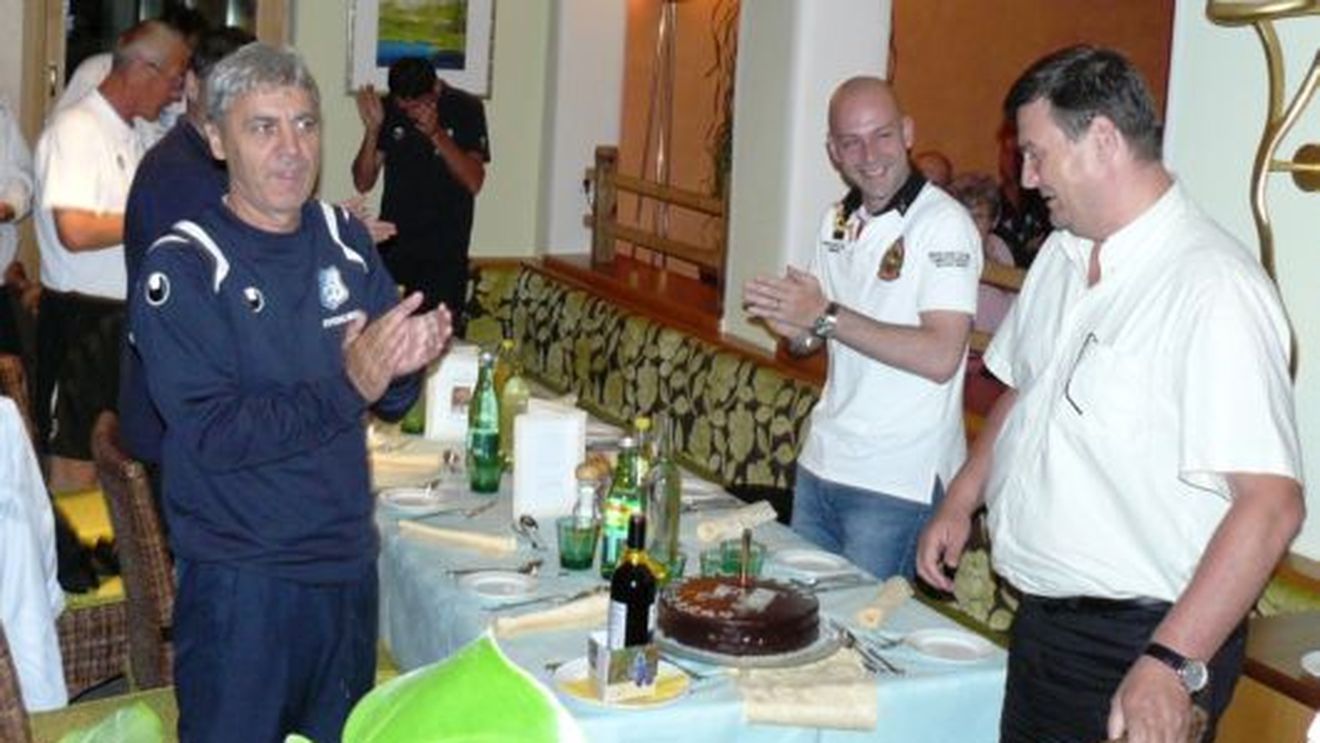 Petrecere surpriză pentru Condescu