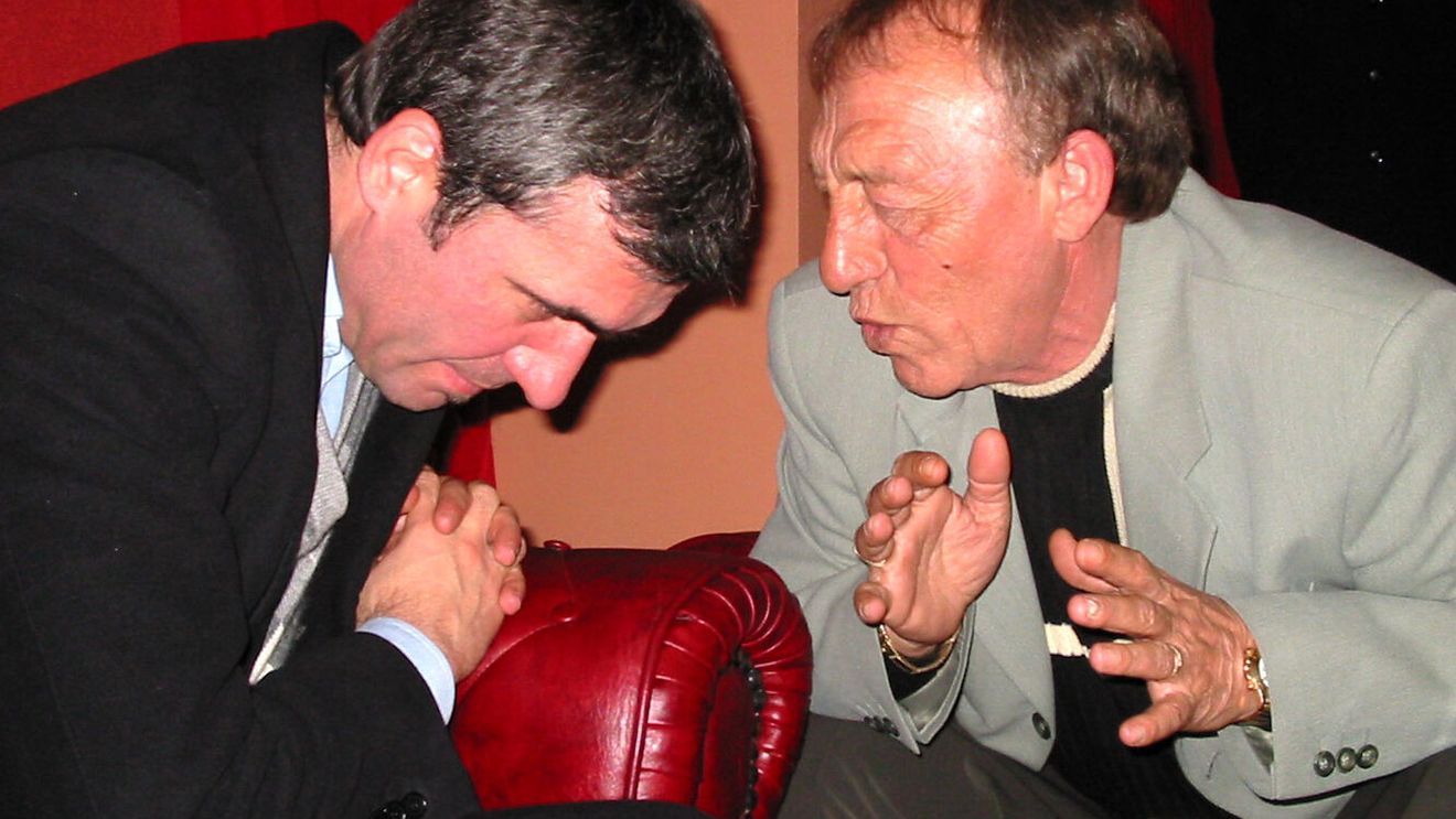 Poveste uluitoare din Cupa României: misterul echipei calificate în semifinale la „dat cu banul” după ce căpitanul a plănuit cu succes păcălirea arbitrului și a adversarilor!| SPECIAL