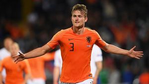 Un camion plin cu ciocolată pentru Matthijs de Ligt după partida cu PSG: „Meciul ar fi decurs diferit dacă nu era el”
