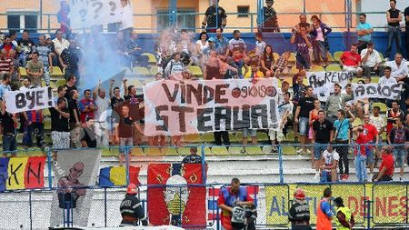 SUPER TARE!** Și-au dat seama că au greșit mesajul :) "Becali, pleacă din Ghencea!" s-a transformat în "Vinde Steaua!" FOTO