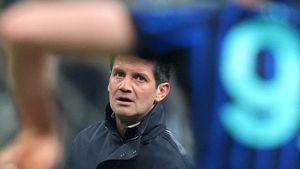 Lovitură pentru Cristi Chivu! „Stânca” din apărarea lui Inter i-a spus „DA” Barcelonei