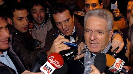 Italienii vor să-și facă închisori în stadioane!