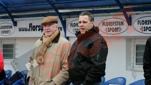 Post negru pentru un "X"**