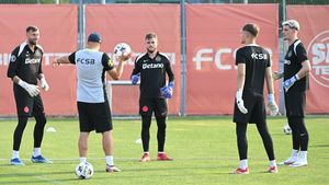 Gigi Becali a dat lista finală pentru Superliga. Surpriză uriașă: fiul antrenorului de la FCSB a fost trecut și el!