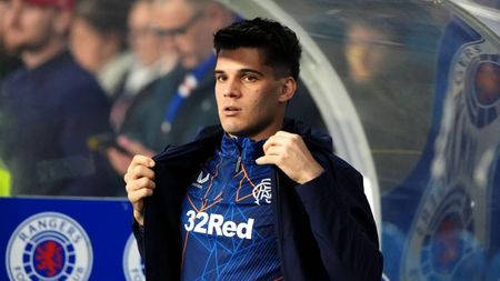 Ce situație ingrată pentru Ianis Hagi la Rangers. Mircea Lucescu îi cere să plece, antrenorul îl umilește constant, dar foștii jucătorii scoțieni cer clubului să nu-l vândă