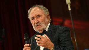 „Ion Țiriac ar câștiga alegerile prezidențiale din primul tur!”. Milionarul care l-a photoshopat pe magnatul cu o avere de miliarde de euro în homeless a dat verdictul despre candidatura care ar zgudui România