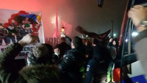 „Steaua suntem noi!” s-a auzit la baza din Berceni! Suporterii lui FCSB, atmosferă de derby înainte de meciul cu Dinamo | FOTO & VIDEO
